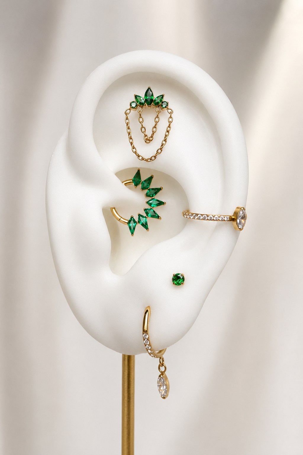 Elara - Anneau Clicker Titane F136 - Finition Or - 1.2*8mm - Zircon vert