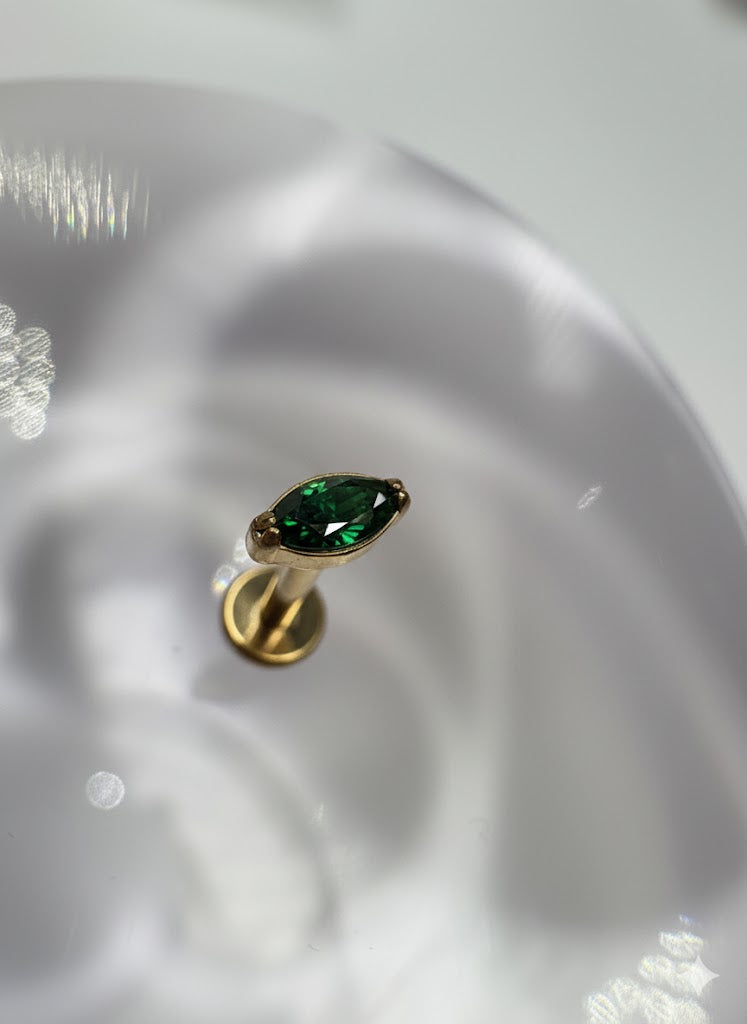 Maren - Labret Filetage Interne - Finition Or - 1.2*8mm - Zircon Vert